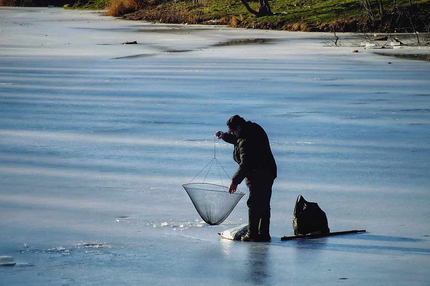 How to Choose the Best Fish Finder for Ice Fishing