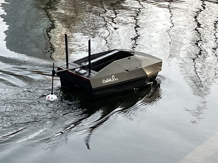 GPS Autopilot Bait Boat, Designed for Carp Lovers